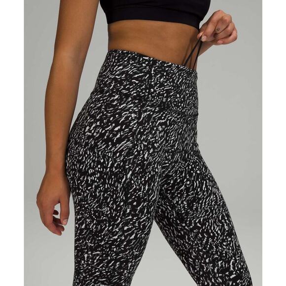 Lululemon Size 2 Fast and Free High Rise Crop Speckle Trail Black Multi Leggings - Picture 2 of 12
